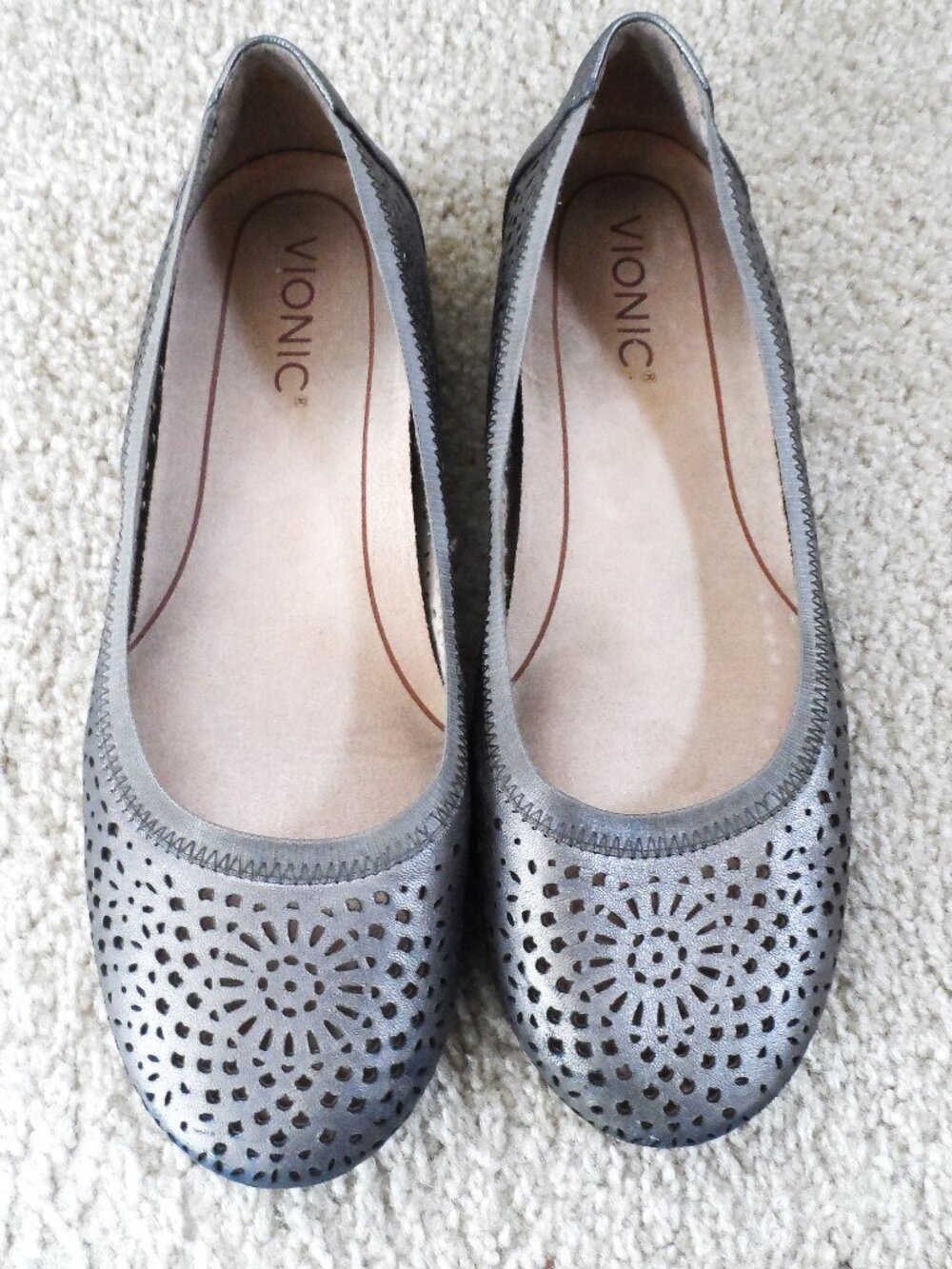 Vionic- Shoes Women's Size 8 silver metallic Leather Flat